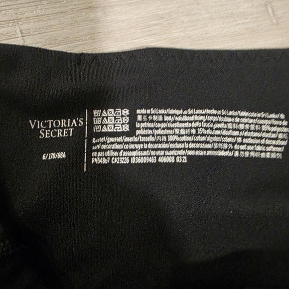 Victoria’s Secret Black Leggings – Size 6 – Side Pockets - Picture 10 of 11